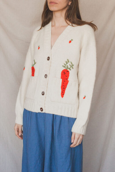 Кардиган с вышивкой "Морковки"